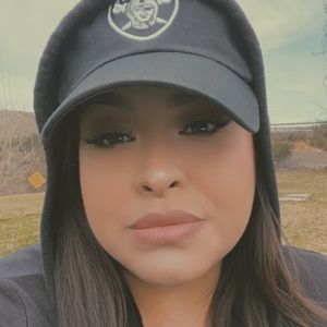 Meet your Posher, Adrianne